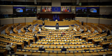 Avrupa Birliği Komisyonu, İtalya’ya 19 milyar euro yardım fonunu dondurdu