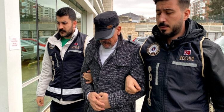 Yıkılan binalarla ilgili aranıyordu, Samsun’da yakalandı