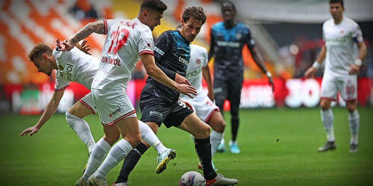 Süper Lig’de Adana Demirspor fişi ilk yarıda çekti