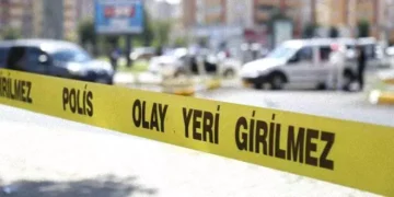 Yürürken göğsünden bıçaklandı