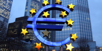 Euro Bölgesi’nde yıllık enflasyon beklentileri aştı