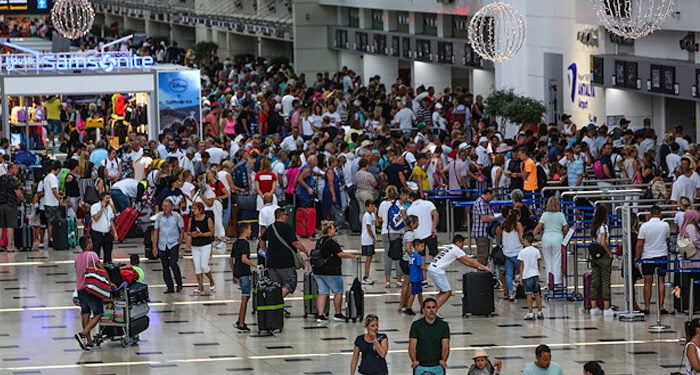 Antalya’ya son 3 ayda 800 bin turist akını