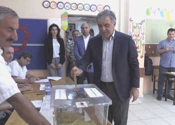 Abdullah Gül, İstanbul’da oyunu kullandı