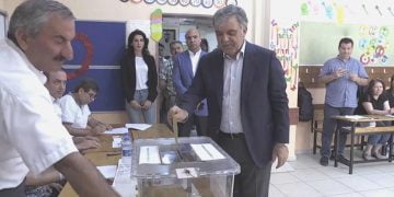 Abdullah Gül, İstanbul’da oyunu kullandı