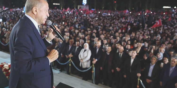 Cumhurbaşkanı Erdoğan Beştepe’de balkon konuşması yaptı