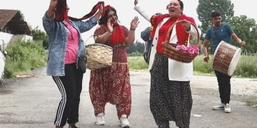 Düzceli Romanlar davul zurna eşliğinde sandığa gitti