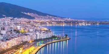 İzmir, ‘Yeşil Dönüşüm ve Mavi Fırsatlar’ ile geleceğe hazırlanıyor