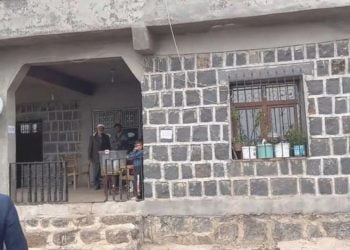 Oy sandığı muhtarın meskenine kuruldu