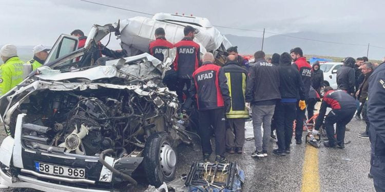 Sivas’ta katliam üzere kaza: 4 meyyit