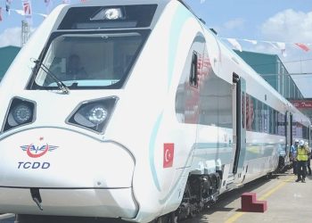 Ulusal elektrikli tren birinci yolculu seferini gerçekleştirdi