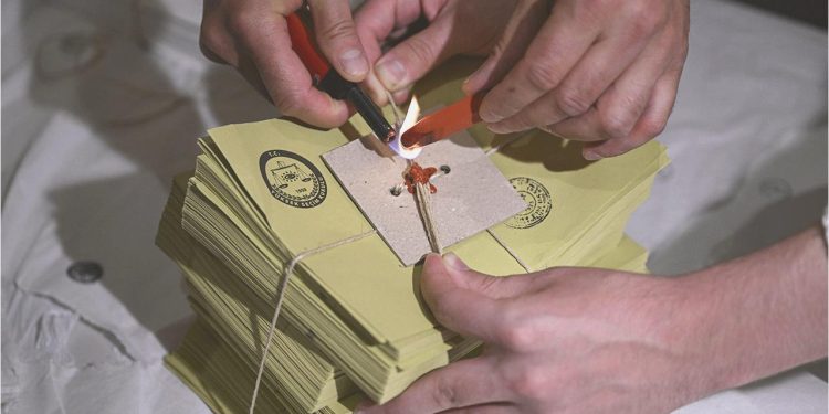 Yurt dışı oylar Türkiye’ye getirildi