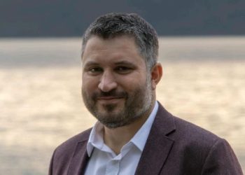 2000 yılında ÖSS Türkiye birincisiydi şimdi Bakan yardımcısı