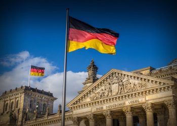 Almanya’dan tarihi hamle: Turist vizesiyle gelip iş bulana fırsat