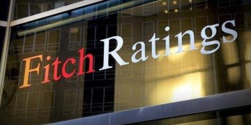 Fitch: Yönetime olan güven azalıyor