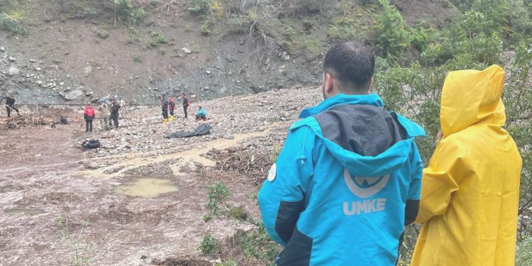Amasya’da sele kapılan 2 bireyden biri meyyit bulundu
