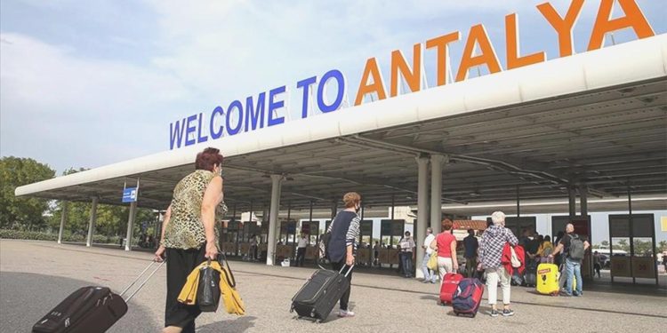 Antalya Havalimanı’nda 6 ayındaki en yüksek uçuş sayısına ulaşıldı