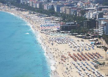 Antalya’da bayram yoğunluğu yaşanıyor