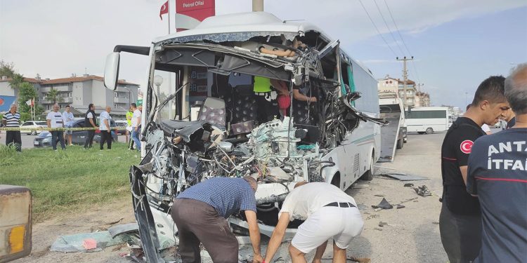 Antalya’da feci kaza: 5 turist yaralandı