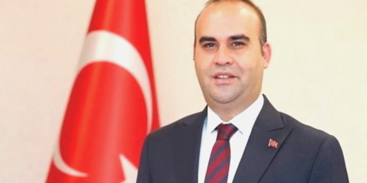 Bakan Kacır vazifesi Varank’tan devraldı