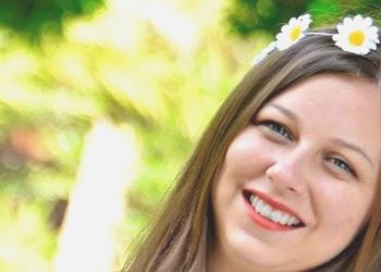 Bebeğini banyoda yıkarken hayatını kaybetti