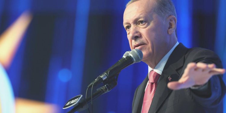 Cumhurbaşkanı Erdoğan: Emekçimizi enflasyona ezdirmeyeceğiz