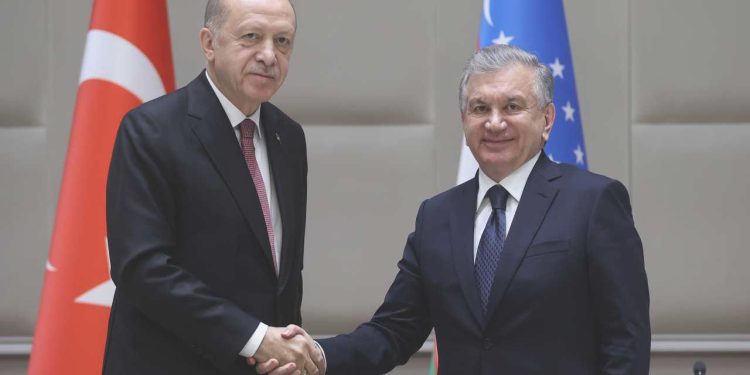 Cumhurbaşkanı Erdoğan, Özbekistanlı mevkidaşıyla telefon görüşmesi yaptı