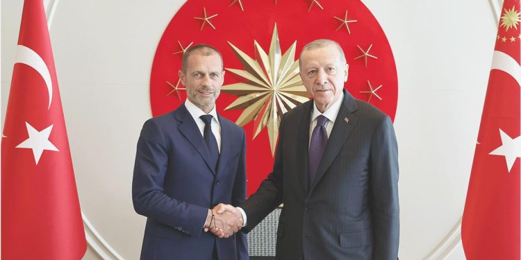 Cumhurbaşkanı Erdoğan UEFA Lideri ile görüştü