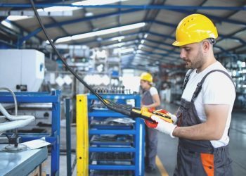 Depremzede işletmeler yeni “sanayi sahaları” ile ayağa kaldırılacak