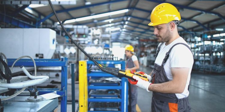 Depremzede işletmeler yeni “sanayi sahaları” ile ayağa kaldırılacak