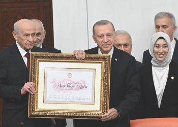 Erdoğan, Bahçeli’den mazbatasını aldıktan sonra yemin etti