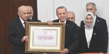 Erdoğan, Bahçeli’den mazbatasını aldıktan sonra yemin etti