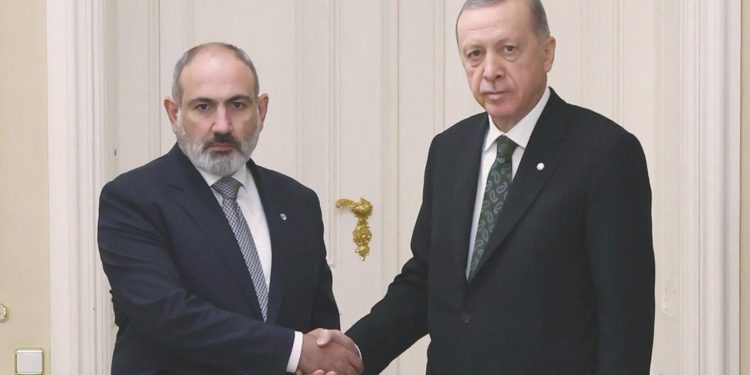 Erdoğan, Ermenistan Başbakanı Paşinyan ile telefonda görüştü