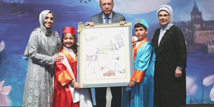 Erdoğan, torununun mezuniyet merasimine katıldı