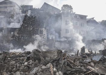  Erzurum’un Pazaryolu ilçesinde 12 konut yandı