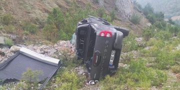 Eski İktisat Bakanı Nihat Zeybekci kaza geçirdi