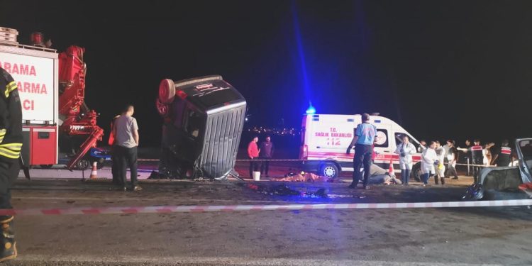 Gaziantep’te iki araç baş başa çarpıştı: 6 meyyit