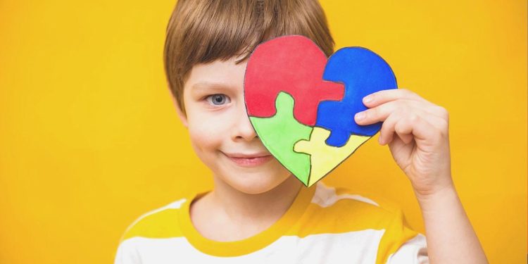 Hem babalara hem de otizmli çocuklara manalı armağan