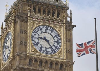 İngiltere iktisadı perakende takviyesiyle büyüdü