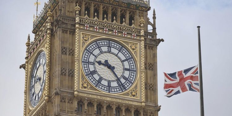 İngiltere iktisadı perakende takviyesiyle büyüdü