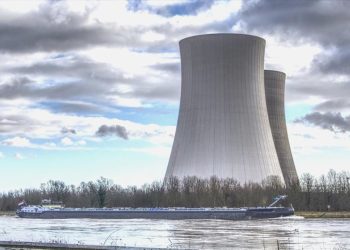 Koreliler nükleer yatırımları için geliyor