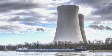 Koreliler nükleer yatırımları için geliyor