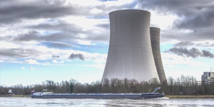 Koreliler nükleer yatırımları için geliyor