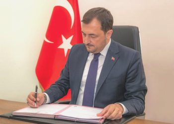 Melek Mosso konseri belediye liderini vazifesinden etti