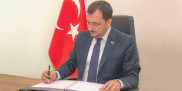 Melek Mosso konseri belediye liderini vazifesinden etti