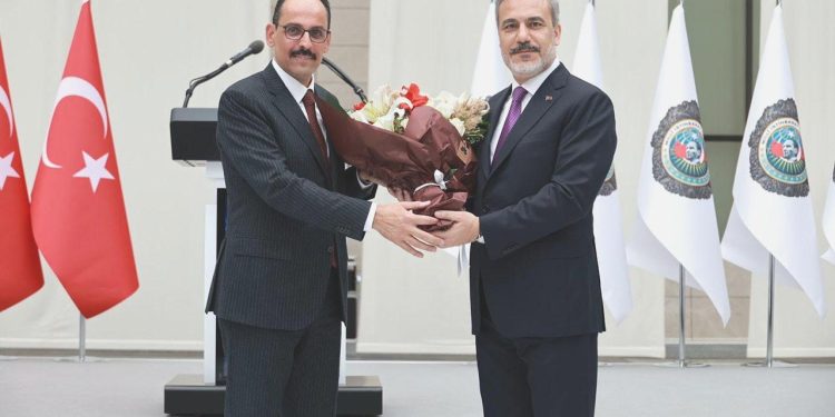 MİT’te periyot teslim yapıldı