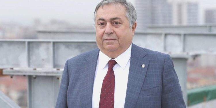 “Önüne gelenin müteahhit olması engellenmeli”