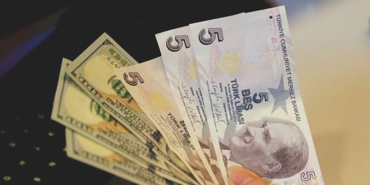 Özel bölümün yurt dışı kredi borcu 1,1 milyar dolar azaldı