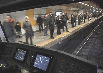 Ray çatlağı çalışması metroda yoğunluğa sebep oldu