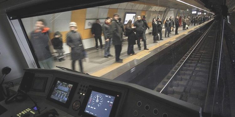 Ray çatlağı çalışması metroda yoğunluğa sebep oldu