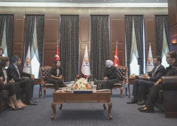 Siyasi partilerin bayramlaşma programı belirlendi